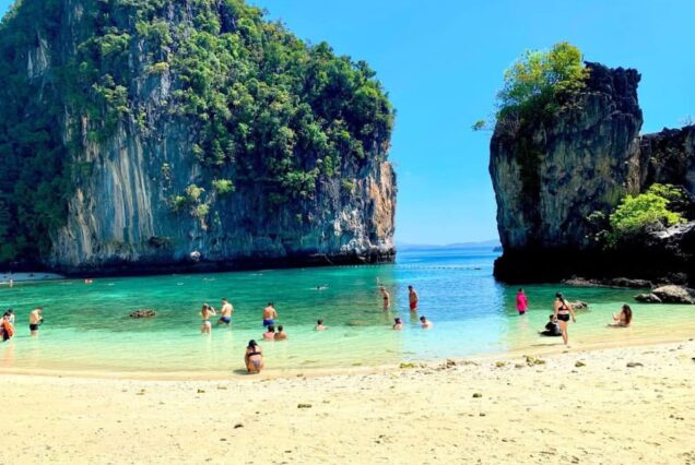 🌴 Phuket Hong Island Tour – Full Day ItinerarySpeedboat