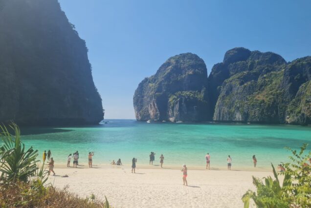 A lazy Phi Phi Khai Maya Bay speedboat ( Medium Service)