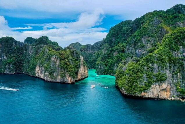 A lazy Phi Phi Maya Bay Khai+Rang Yai Islands ( premuim service ) speedboat
