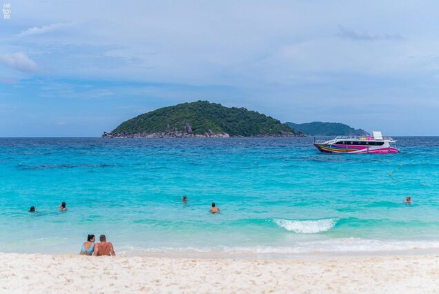 🌅 LAZY SIMILAN – ONE DAY TRIP BY 2-STOREY CATAMARAN  (Late Start Program)