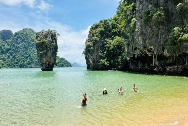 James Bond Diamond Sea Marine Tour Premium Service